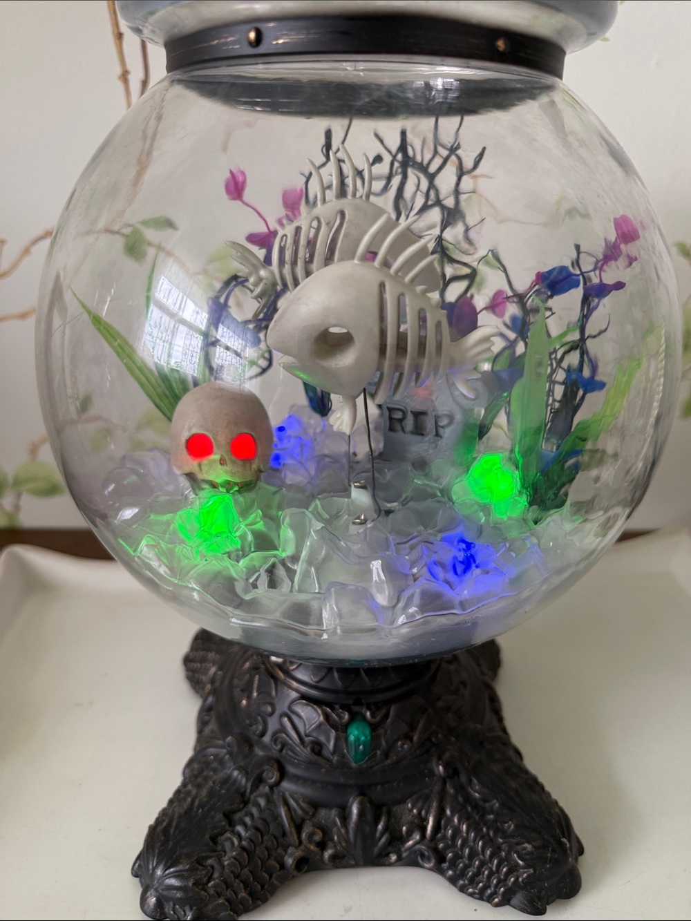 Hyde & Eeke Animated Lights Sound Skeleton Fishbowl Halloween Decor